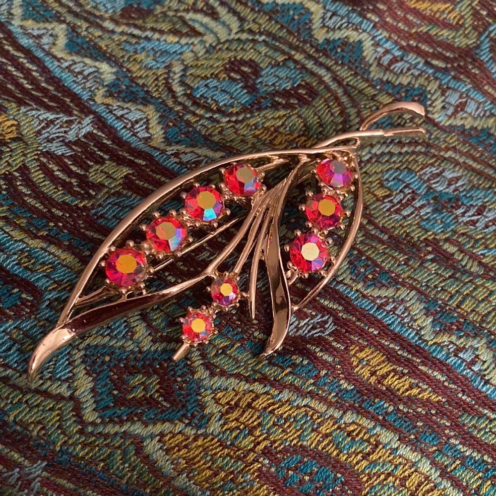 Vintage brooch Gold-tone with Iridescent Rose Rhinestones